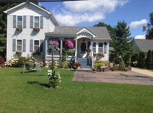 7120 Elizabeth Lake Rd, Waterford, MI 48327