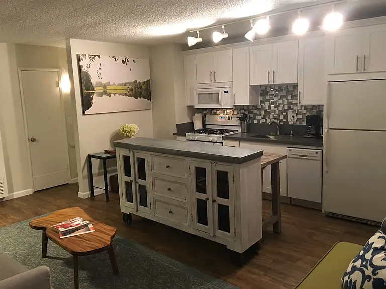 2055 Albatross St #3 — Photo 1