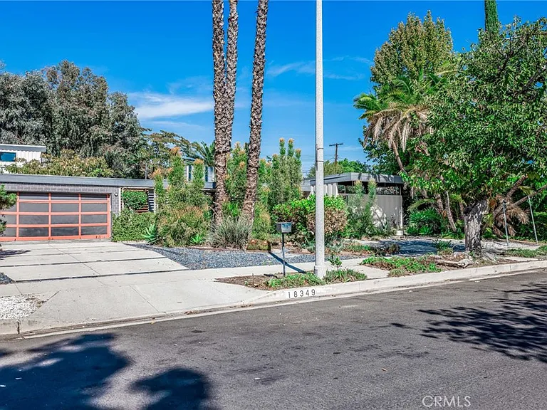 18349 Hiawatha St — Photo 39