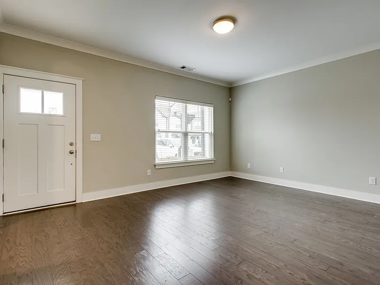5715 California Ave — Photo 4