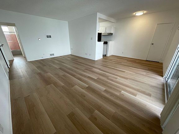 2nd image of 1347 N Poinsettia Pl #8