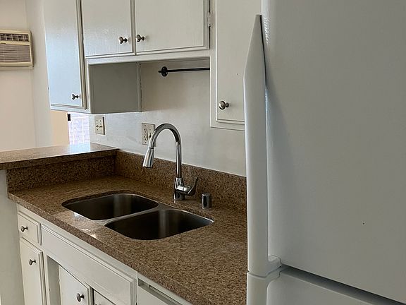 5th image of 3329 Keystone Ave APT 7