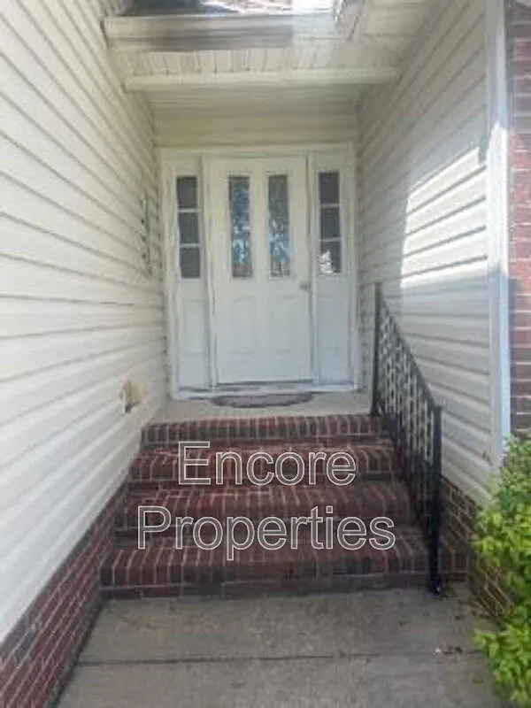 3 bed, 2.0 bath, 1880 sqft, $2,100 — Photo 2