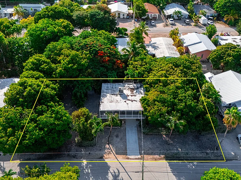 Bougainvillea St — Photo 11