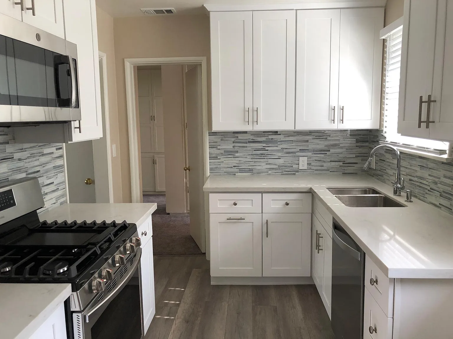 2 bed, 900 sqft, $2,900 — Photo 2