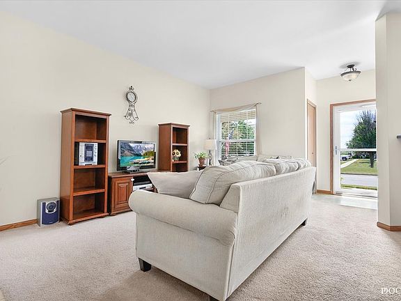 3rd image of 514 Clayton Cir #514