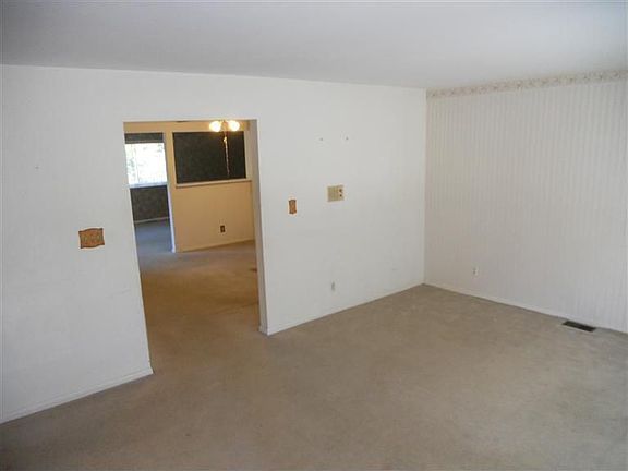 5th image of 5135 Weddington Dr