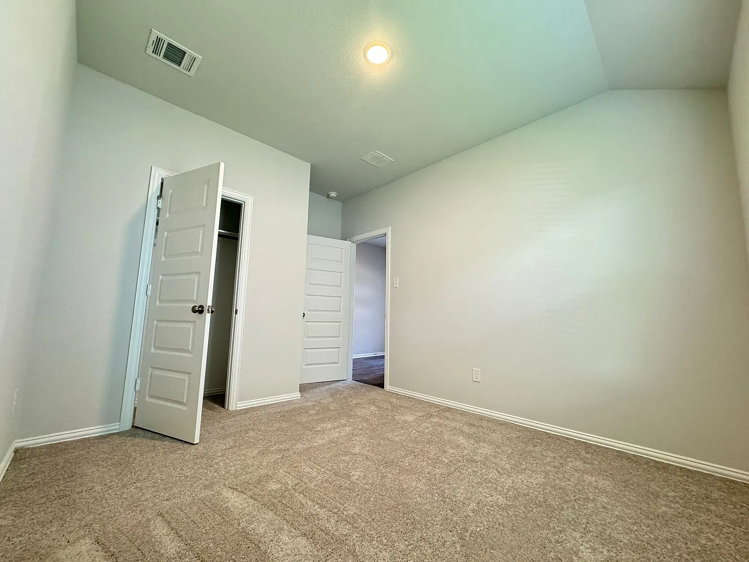 4 bed, 2213 sqft, $2,250 — Photo 4