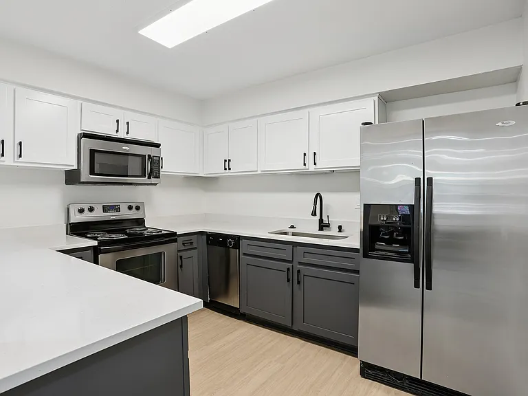 Avana Court — Photo 52
