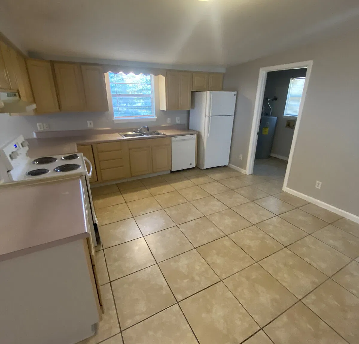 4 bed, 2.0 bath, 1380 sqft, $1,150 — Photo 3