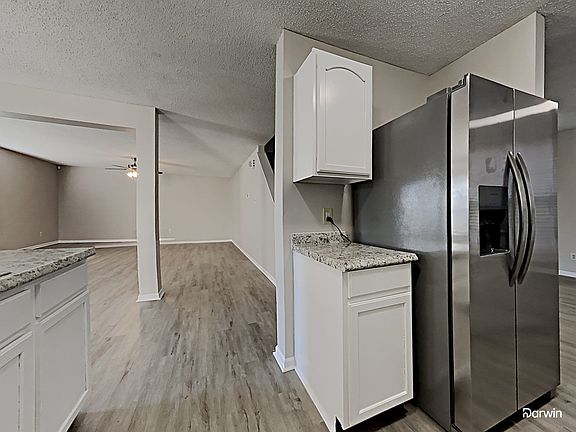 5th image of 1933 Southernwood Ln