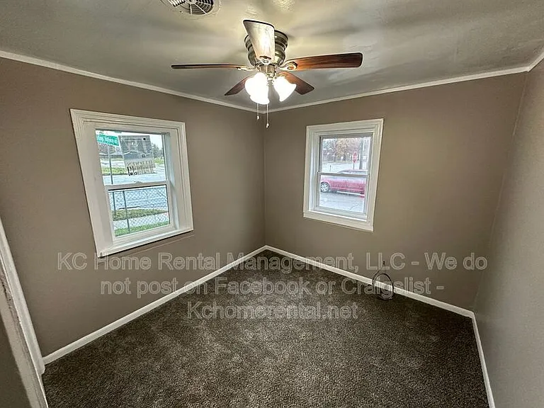 1200 E 23rd St S — Photo 27