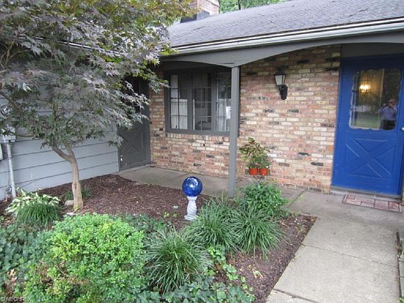 3rd image of 490 Merrimak Dr
