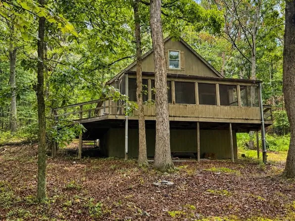 903 Pin Oak Rd, Paw Paw, WV 25434