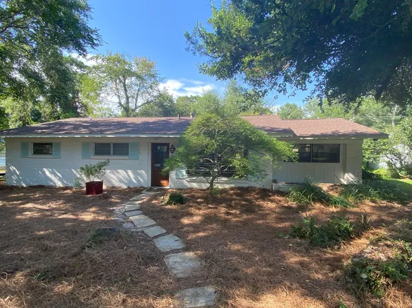 425 Jan Dr, Fairhope, AL 36532