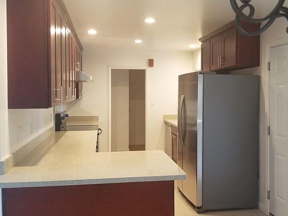 4th image of 388 Montclair Dr