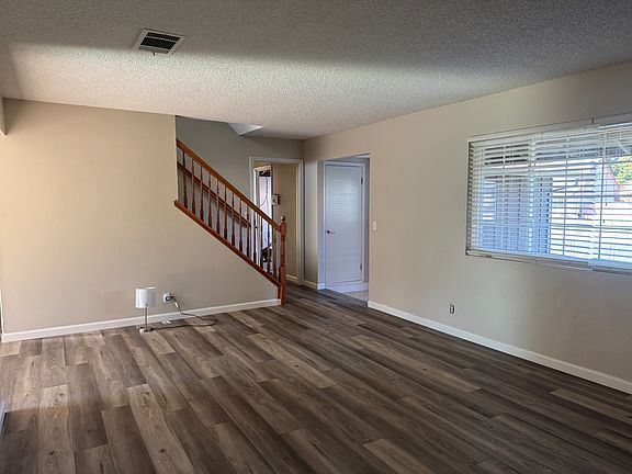 3rd image of 154 Fairview Dr