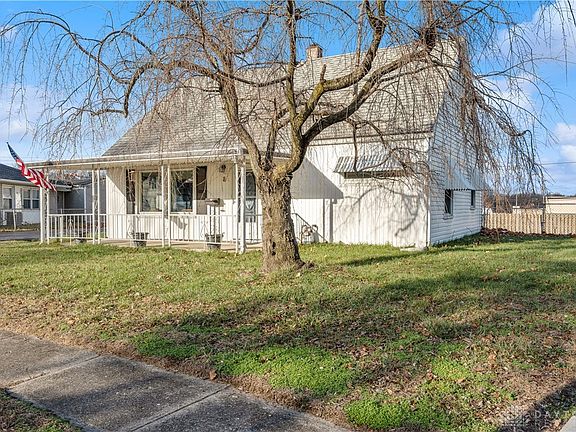 2nd image of 8 Lynnhaven Dr