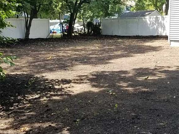 3rd image of 578 Muller Pl