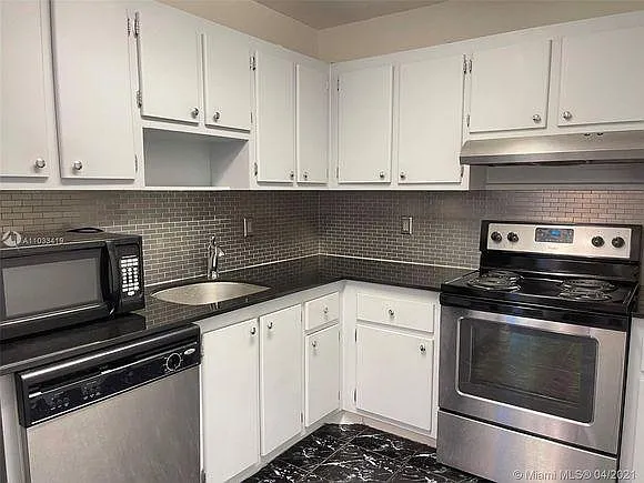 1300 NE Miami Gardens Dr — Photo 8
