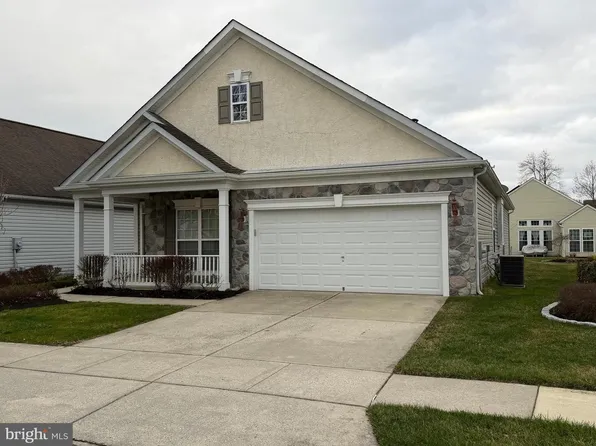 12 Pennington Ct, Delanco, NJ 08075