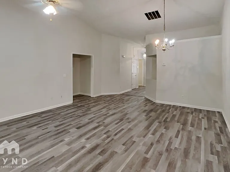 2494 Miller Oaks Cir — Photo 3
