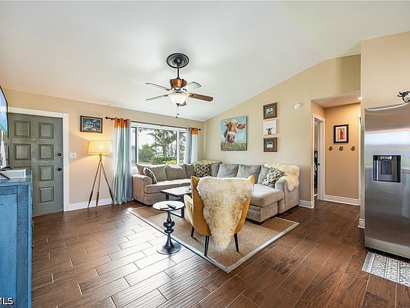 3rd image of 250 NE 10th Pl
