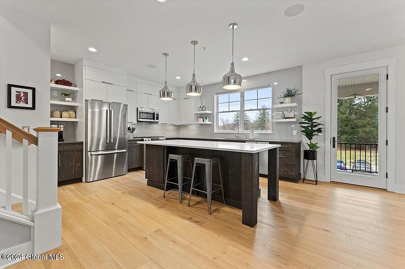 5th image of 19 Gibson Court