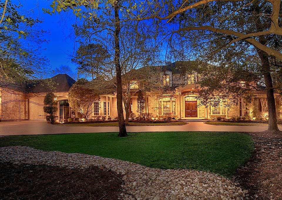 Welcome home to the gorgeous 27 Damask Rose Way!