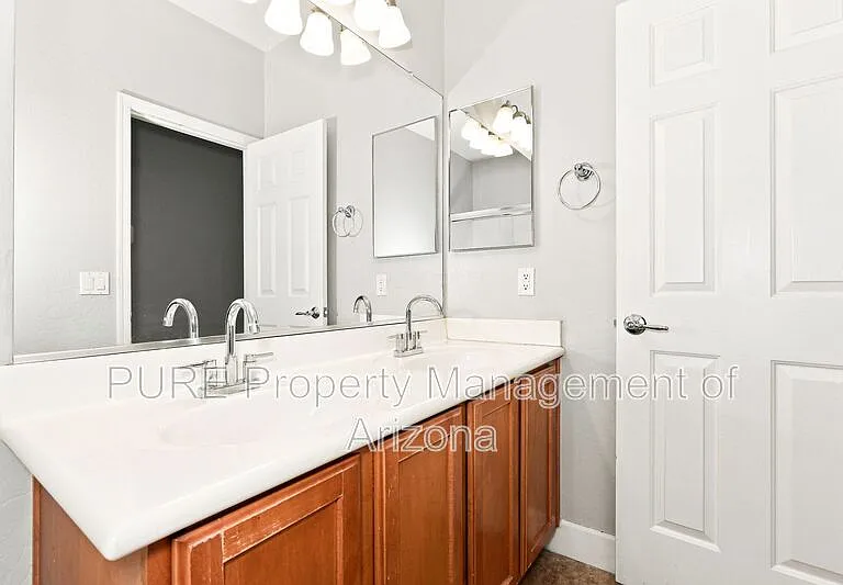 536 E Yellow Wood Ave — Photo 23