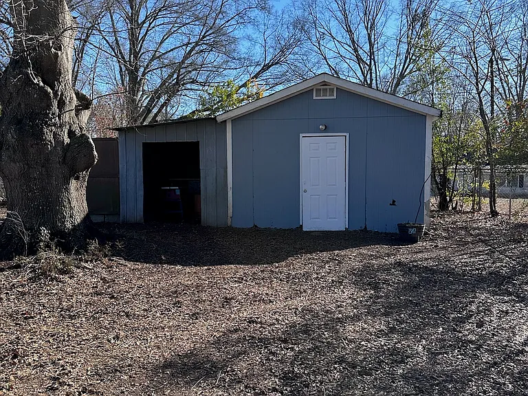 1080 Grace Ave — Photo 10