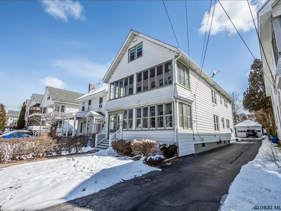 58 Pinewood Ave #1