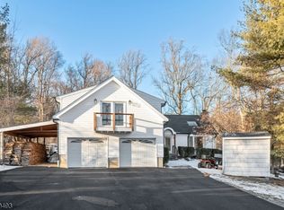 86 Millbrook Rd, New Vernon, NJ 07976
