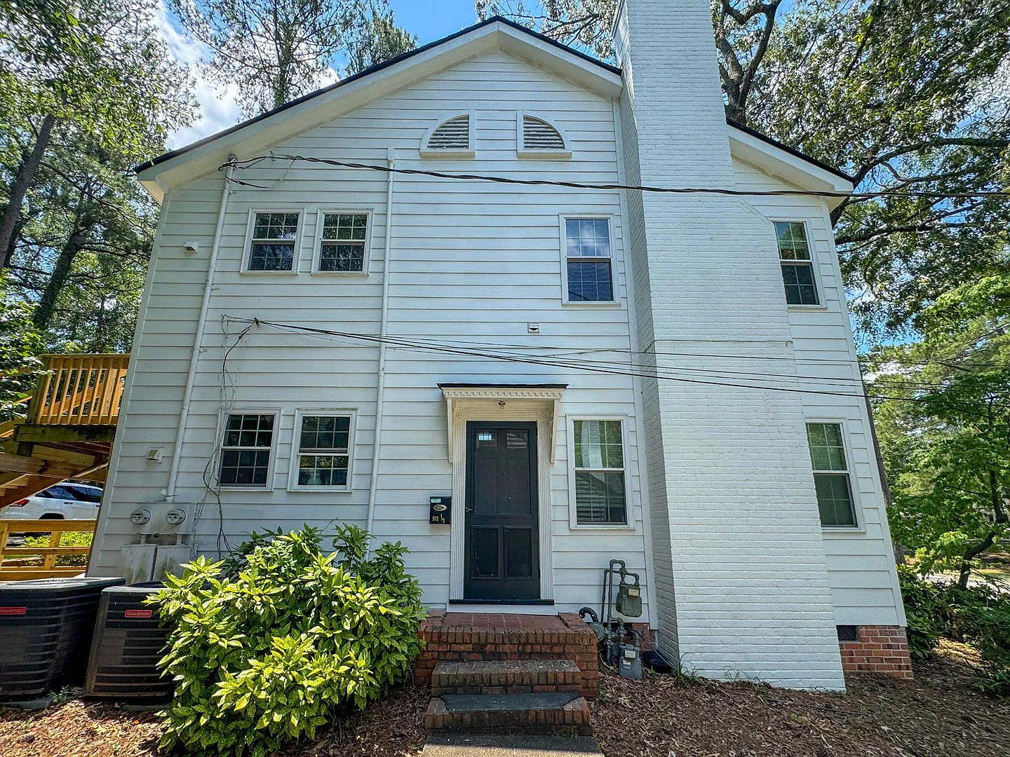 Charming 2 Bed 1 Bath Duplex in Haymount — Photo 1