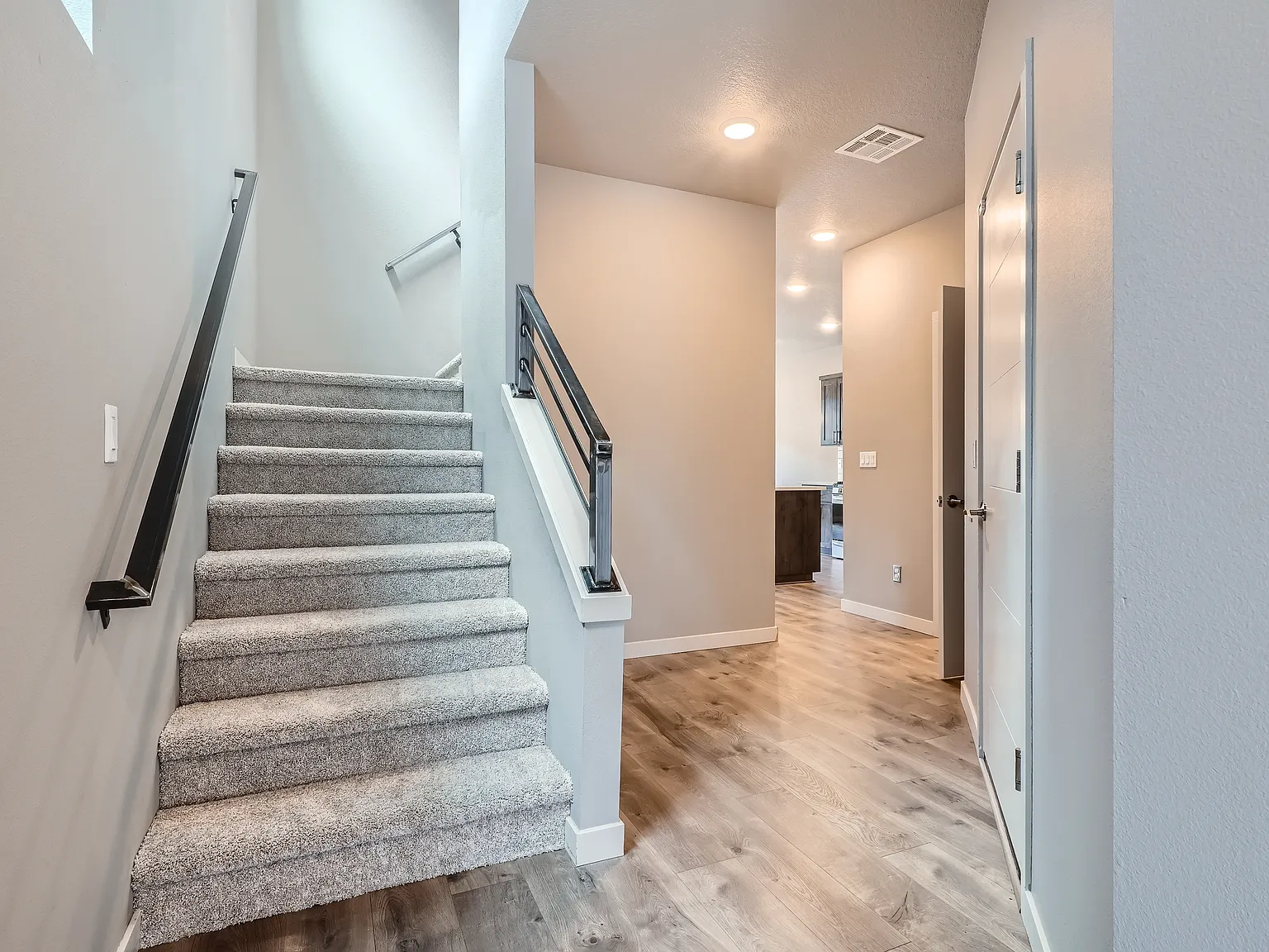 3 bed, 2.5 bath, 1833 sqft, $2,795 — Photo 3