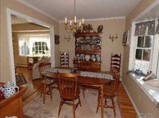 17 Galahad Ln, Nesconset, NY 11767