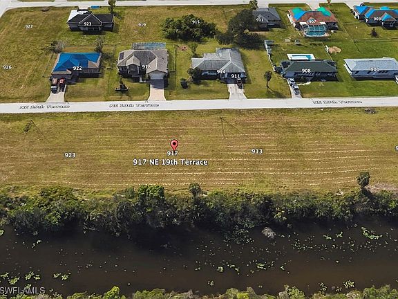 3rd image of 917 NE 19th Ter
