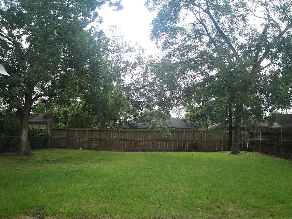 1st image of 3016 Thornwood Dr
