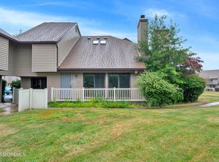 100 Cotswold Cir, Ocean, NJ 07712