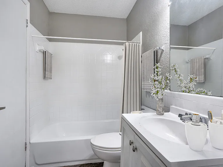3706 W 8th St — Photo 5