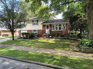 1995 Collingswood Dr, Bethlehem, PA 18018