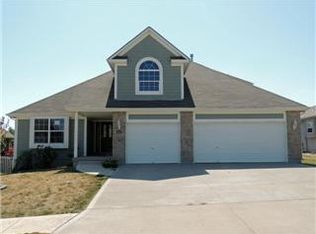 1103 NW Persimmon Dr, Grain Valley, MO 64029