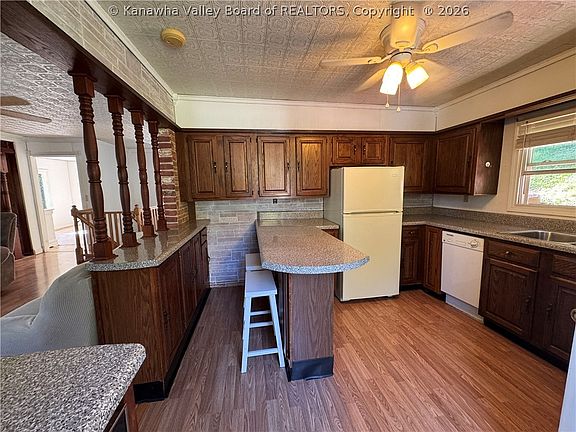 3rd image of 2297 Sissonville Dr