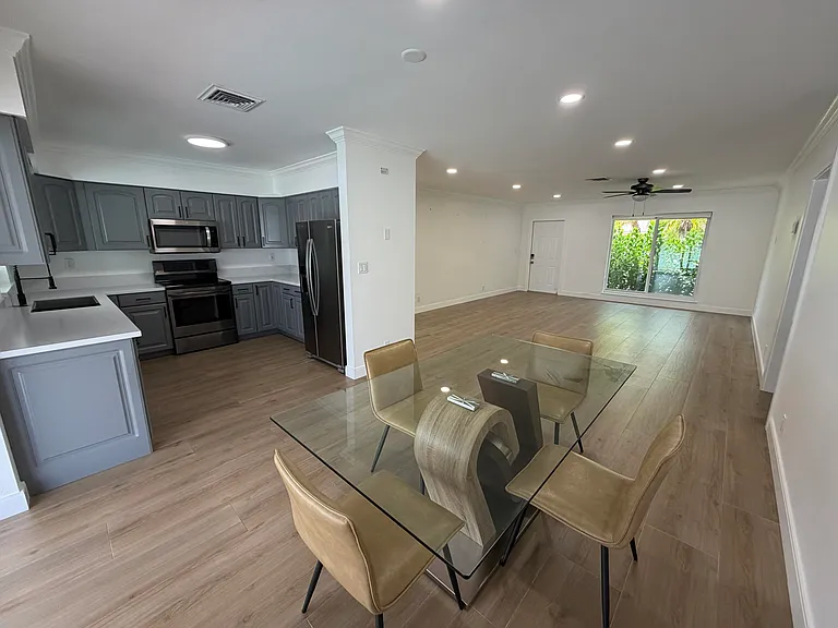 498 W Conference Dr #N — Photo 2