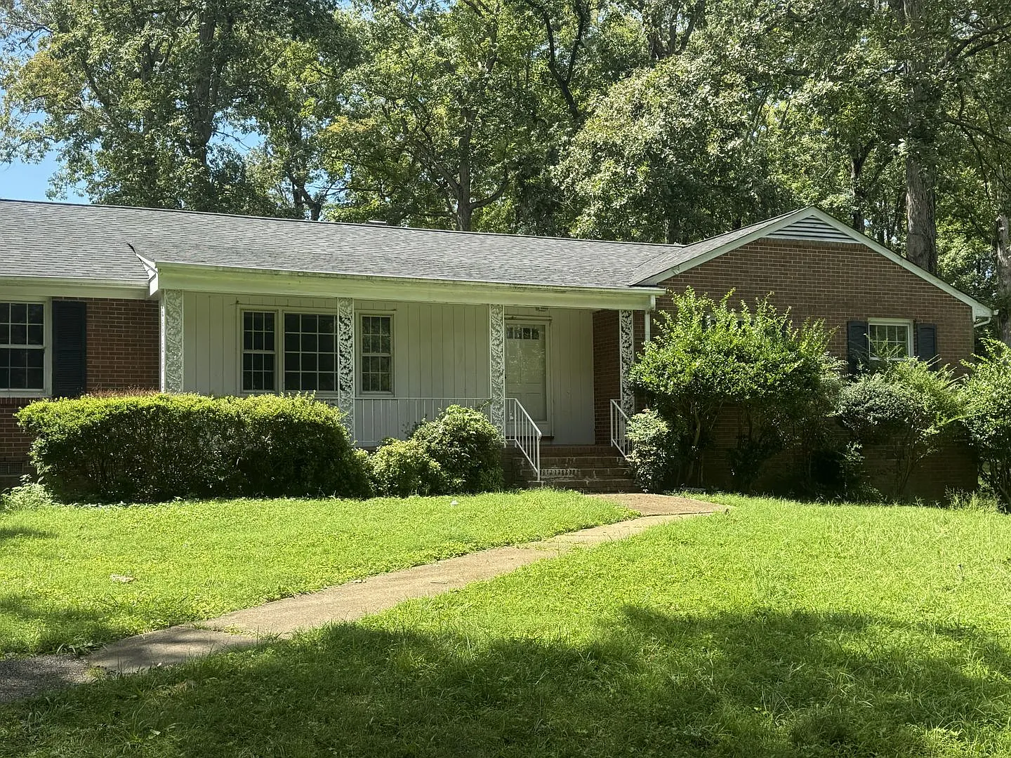 Beautiful one level living with carport and nice sized yard — Photo 1