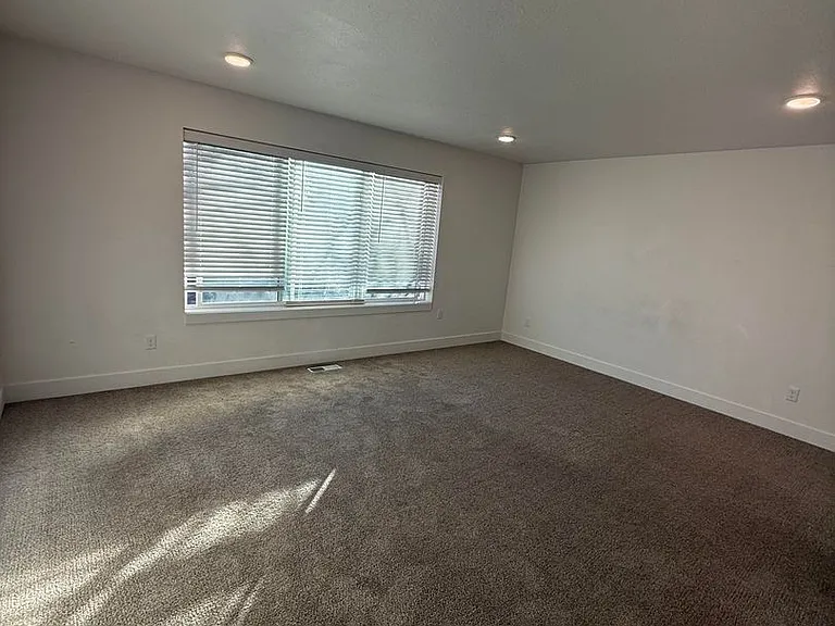 229 N Main St — Photo 33
