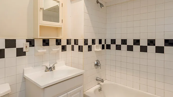 Rented by Nooklyn NYC LLC | media 18