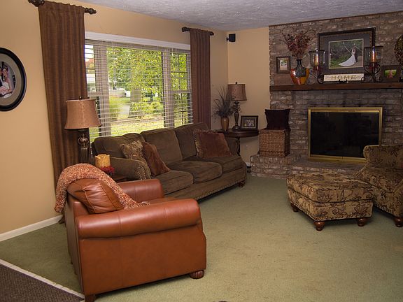 3rd image of 3812 Bryant Dr