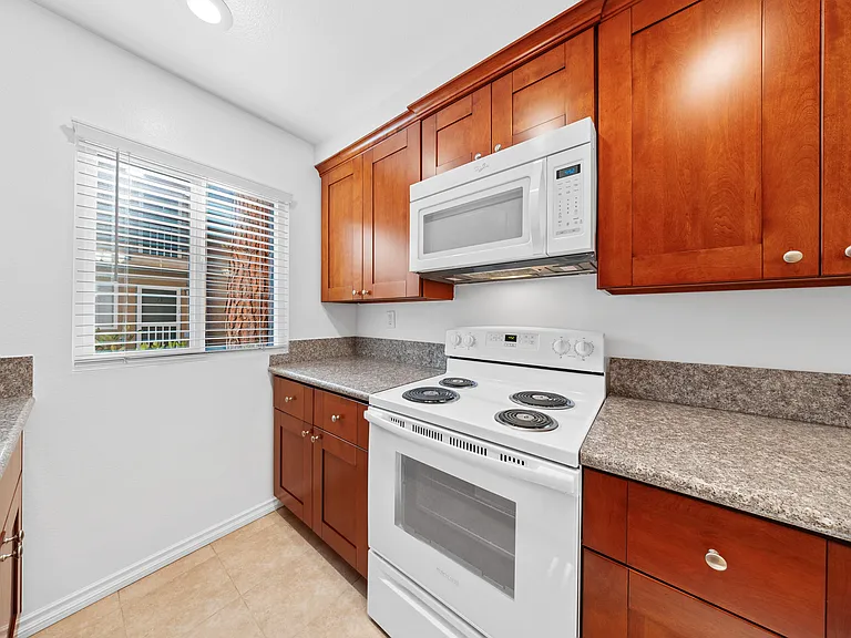 Los Patos Apartments — Photo 35