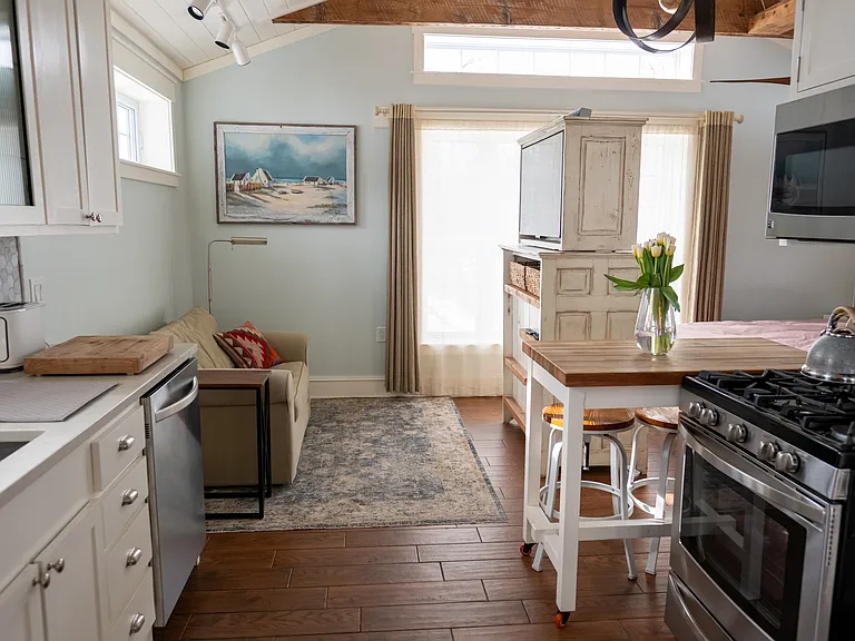 2737 Malletts Bay Ave #B — Photo 5
